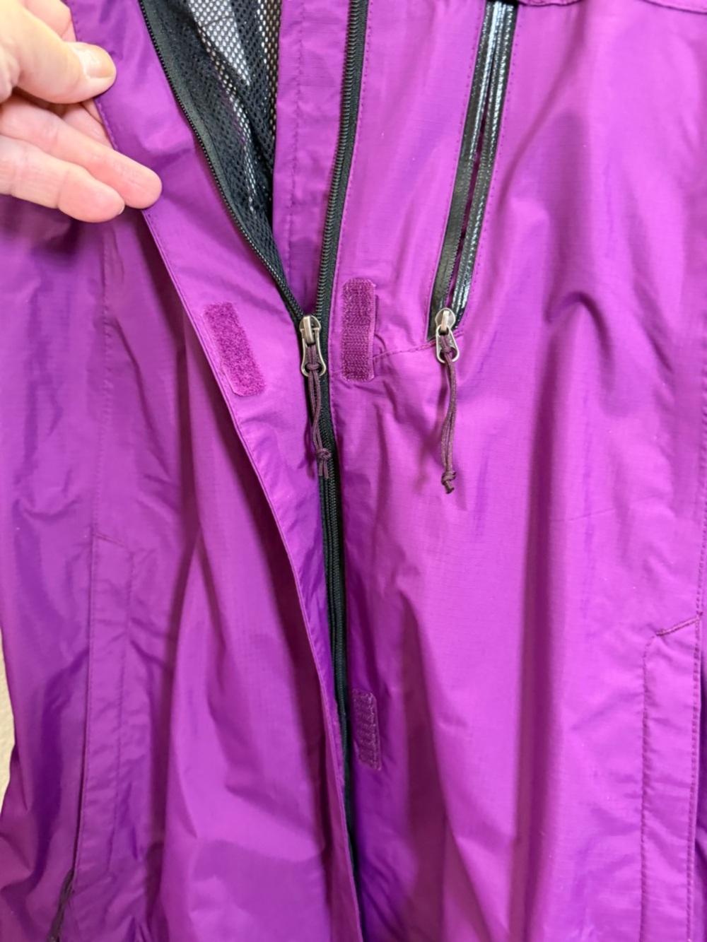 Columbia Women's Magenta Lightweight Waterproof Jacket - Picture 6 of 11